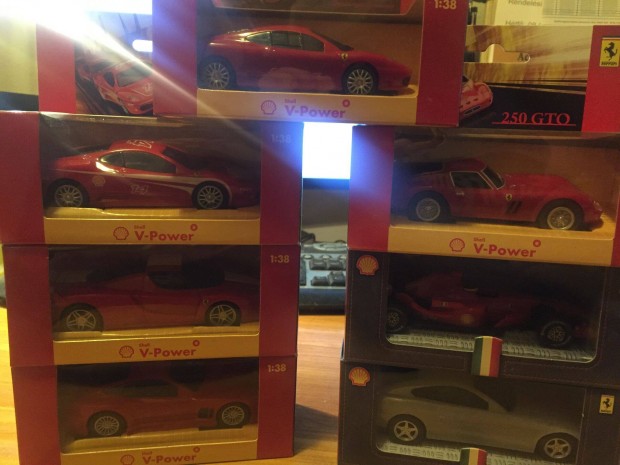 Ferrari modell dobozos