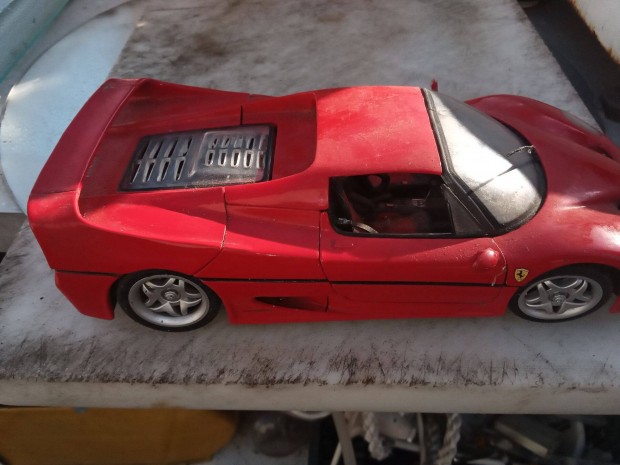 Ferrari modellaut elad