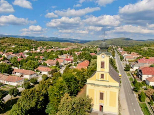 Fertrkos, Sopron Mellett, Osztrk Hatrnl, Feljtott Hotel, villa