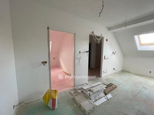 Fert�szentmikl�si 63 nm-es lak�s elad�