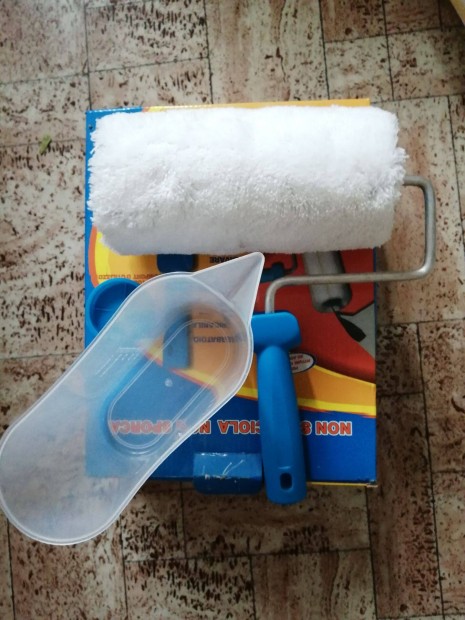 Fest�henger tart�llyal