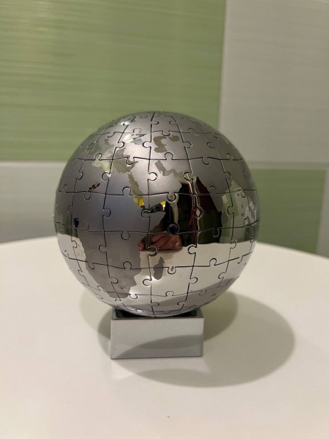 Fhilippi puzzle földgömb