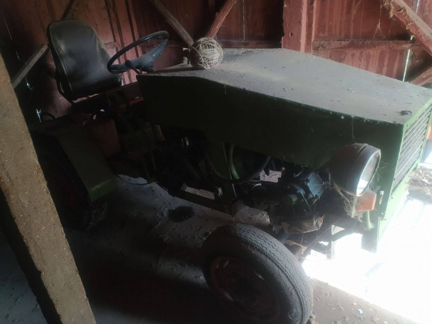 Fiat850 motoros kerti traktor elad�