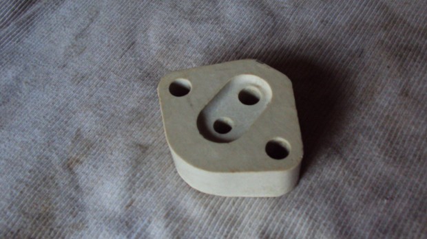 Fiat 126p ac pumpa szigetel bakelit