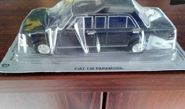 Fiat 130 papamobil "kultowe" DEA kisauto modell 1/43 Elad