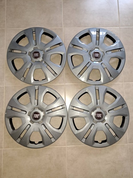 Fiat 16", gyári dísztárcsa-szett