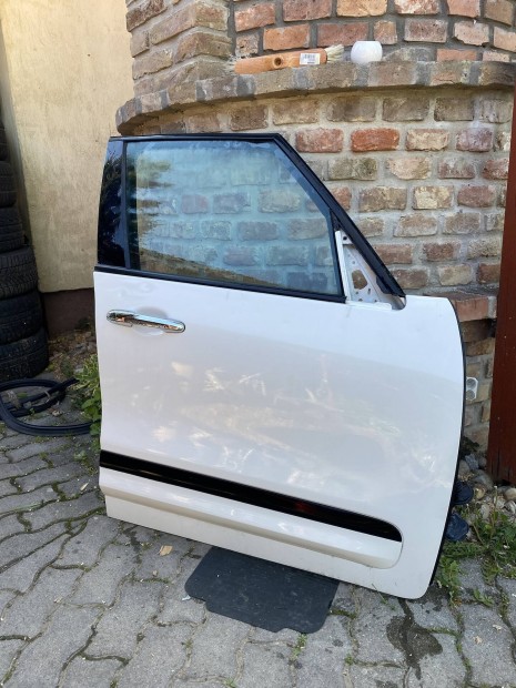 Fiat 500L jobb els ajt rozsdamentes llapotban