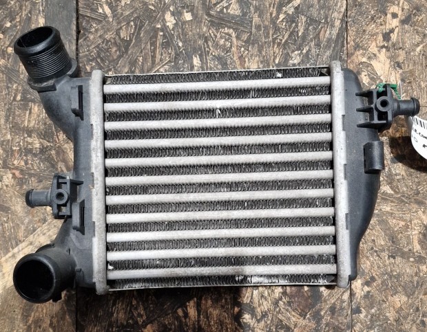 Fiat 500 Abarth bal oldali intercooler
