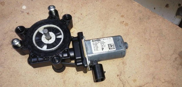 Fiat 500 jobb oldali ablakemel� motor elad�