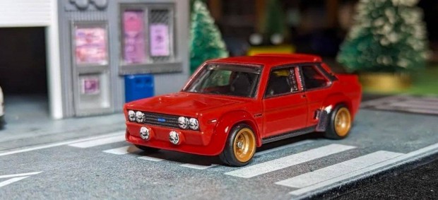 Fiat Abarth 131 WRC kisaut Hot Wheels Premium bontatlan