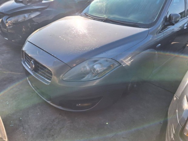 Fiat Croma l�kh�r�t�,homlokfal,s�rv�d�,l�mpa,motorh�ztet�