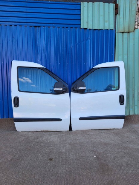 Fiat Doblo 2 II, Combo 2009- bal, jobb első ajtó sérülésmentes