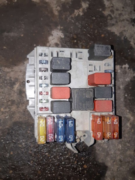 Fiat Doblo Biztos�t�kt�bla / Rel� T�bla