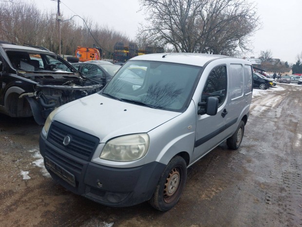 Fiat Doblo Facelief karossz�ia elemei