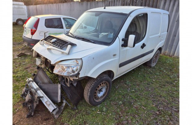 Fiat Doblo cargo 2010 1.3 JTD alkatrszei eladak