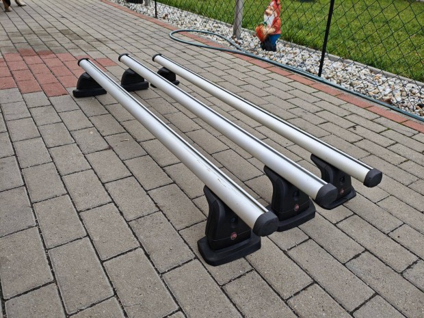 Fiat Doblo gyri Thule tetcsomagtart csavaros felfogatssal