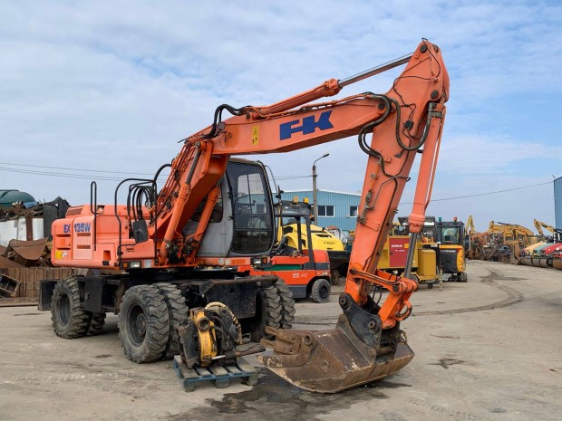 Fiat-Kobelco EX135W+Rototilt gumikerekes kotr