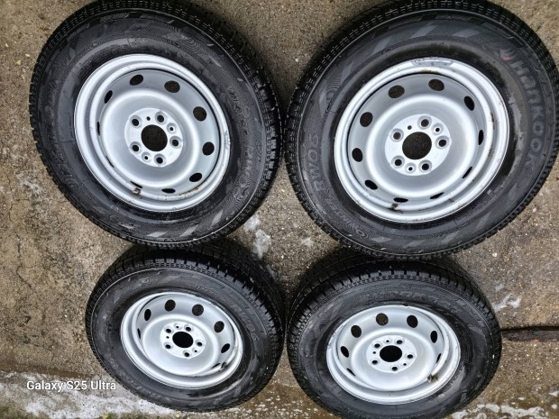 Fiat Peugeot Citroen Kisteherautó felnik gumikkal 5x118 215/70R15C