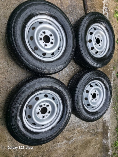 Fiat Peugeot citroen kisteherautó felnik gumikkal 5x130 225/75R16C