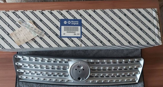Fiat Punto 2B (2003-2007) gyári, új hűtőrács eladó!