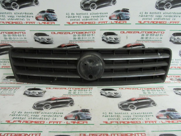 Fiat Punto III. 46849441 számú, első díszrács a képen látható