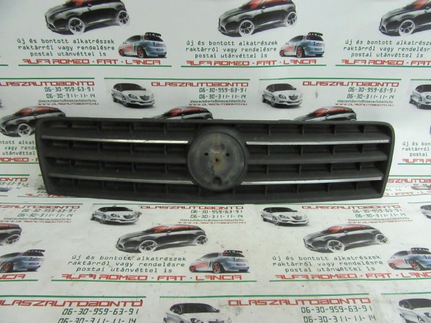 Fiat Punto III. 46849441 számú, első díszrács a képen látható