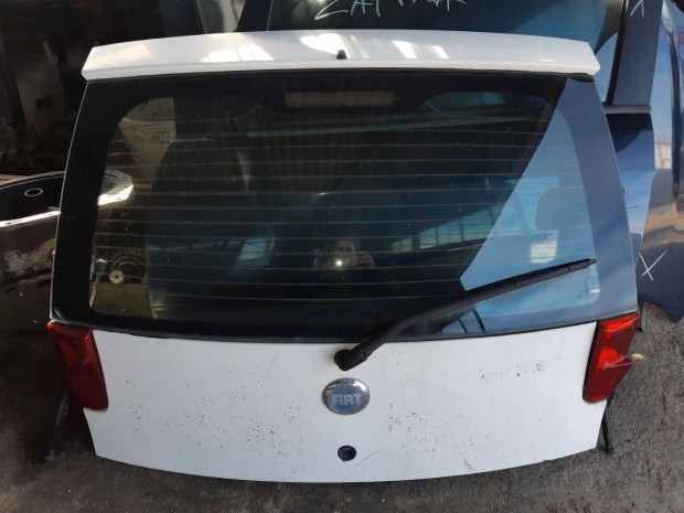 Fiat Punto II Csomagt�r Ajt�