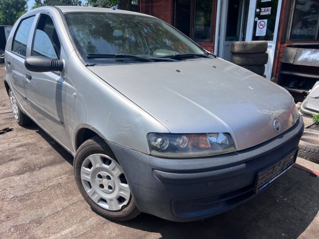 Fiat Punto II (2001) 1.2i 188A4000 Alkatrészek #M2715