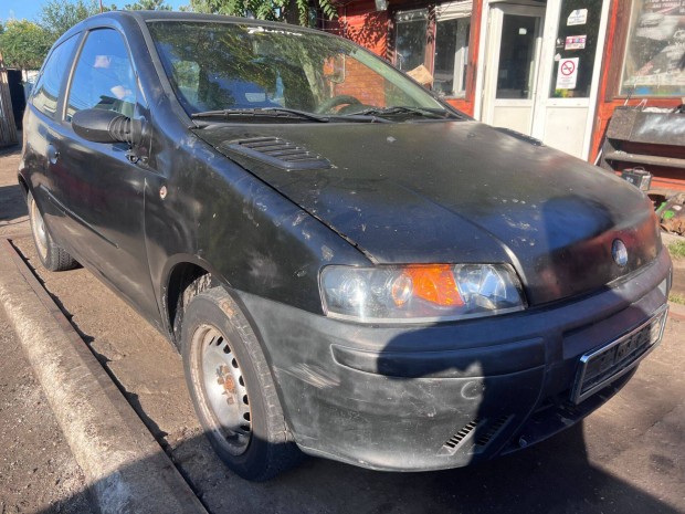 Fiat Punto II (2001) 1.2i 188A4000 Alkatrszek #M3139
