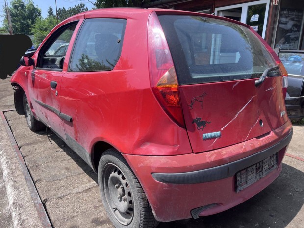 Fiat Punto II (2002) 1.2i 188A4000 Alkatrszek #M2773