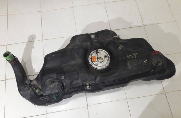 Fiat Punto II gy�ri komplett benzintank szett Ac pump�val
