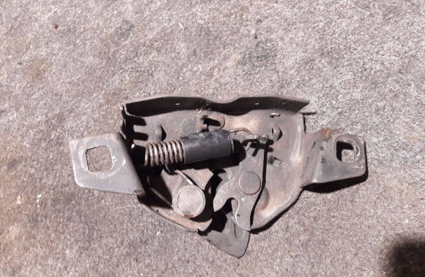 Fiat Punto II gy�ri motorh�ztet� akaszt� z�r szerkezet