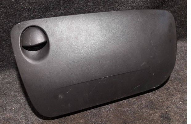 Fiat Punto kesztytart ajt