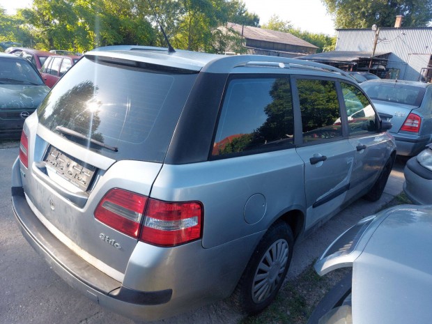 Fiat Stilo Weekend karosszéria elemei 698