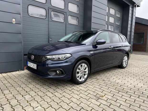 Fiat Tipo 1.4 16V Easy Szervizknyv / 109ekm /...