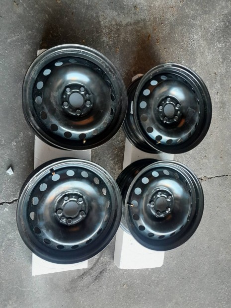 Fiat Tipo 5x98, 2015 tl, gyri lemezfelni jszer llapotban. 