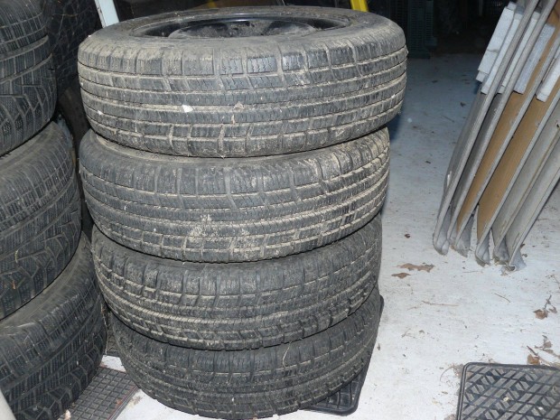 Fiat Trabant 1,1 lemezfelni garnitra , tli gumi