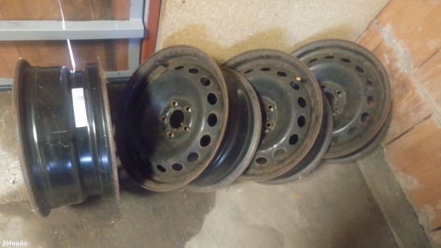 Fiat, Alfa Romeo 15-�s felni garnit�ra elad�