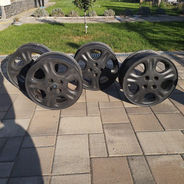 Fiat alufelni 15"-6J-ET40 mattfekete eladó