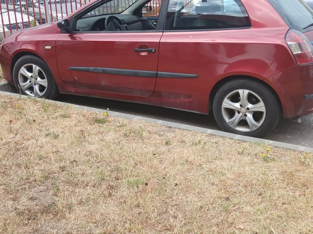 Fiat alufelni , nyári gumikkal