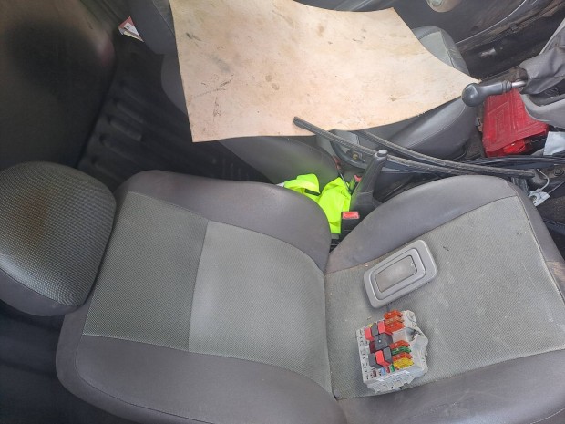 Fiat doblo jobb ülés, tető kárpit
