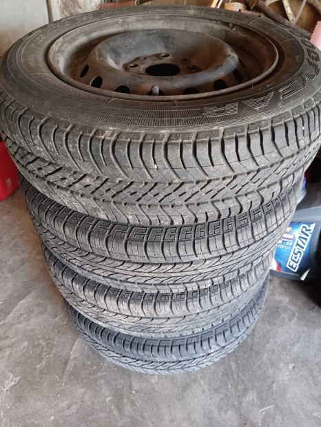 Fiat felni 155/70 R 13 nyári gumi garnitúra eladó