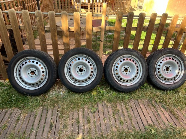 Fiat felni szett, t�li gumival szerelve (205/55/R16)