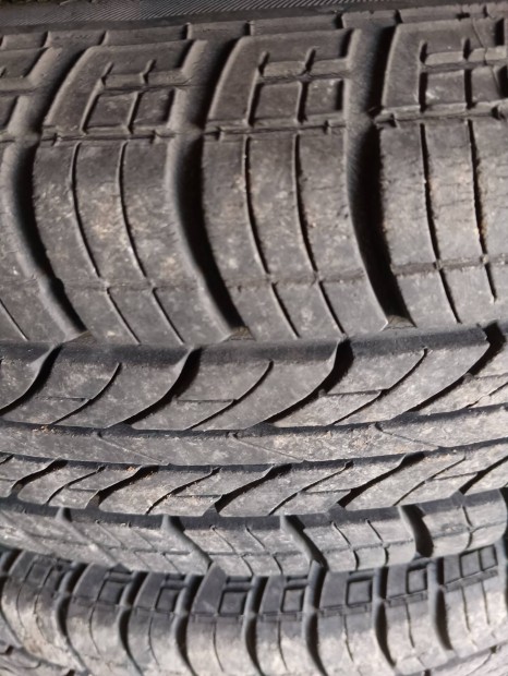 Fiat felnin 155/70R13 nyári gumi garnitúra eladó