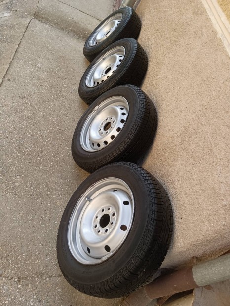 Fiát kerék garnitúra 155/70R13 nyárigumival eladó