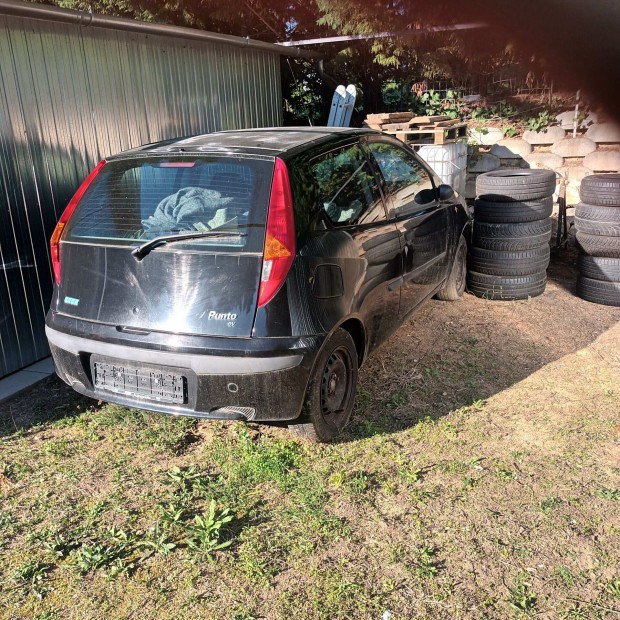 Fiat punto 188 benzines alkatr�szek vagy egyben