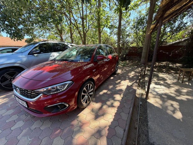 Fiat tipo piros