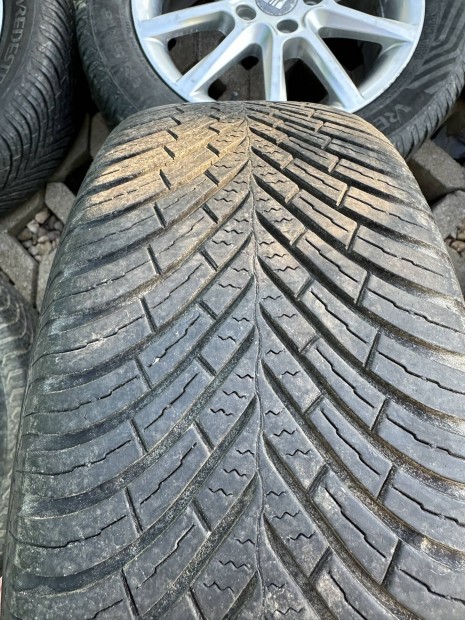 Fiatal 205/55 R16 Vredestein Quatrac négyévszakos gumi eladó! 6-7mm