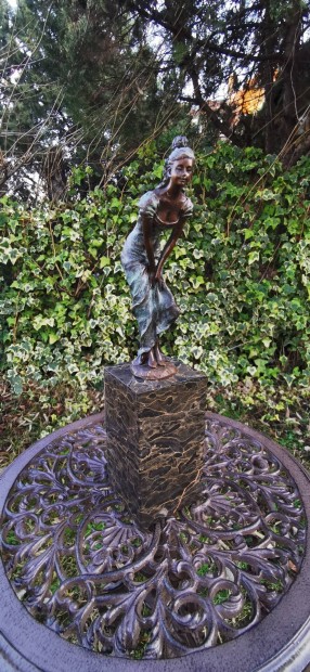 Fiatal lny - bronz szobor