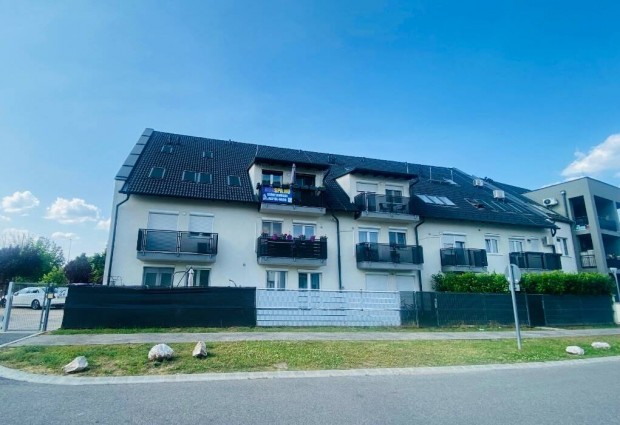 Fiatalos, napf�nyes alb�rlet kiad� Gy�rr�vfaluban!